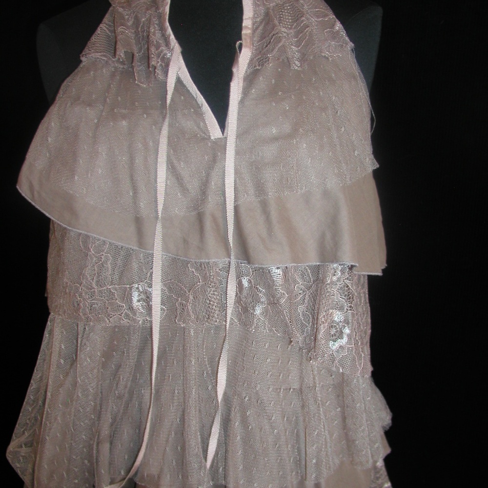 Sophisticated sleeveless lace cotton layered shirt